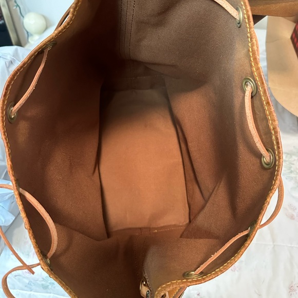 Louis Vuitton Noe Monogram MM - Picture 4 of 11